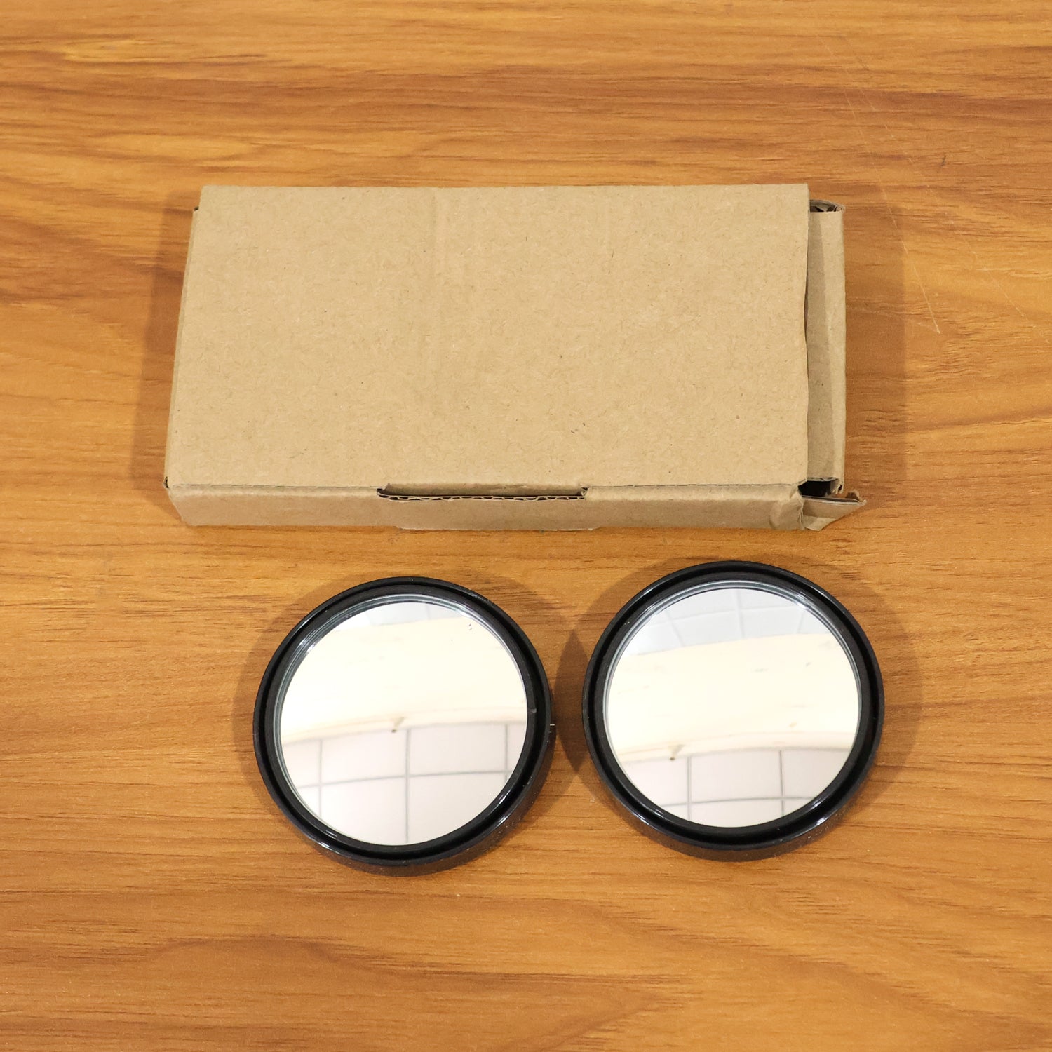 Visual demonstration of enhanced wide-angle effect with blind spot mirror