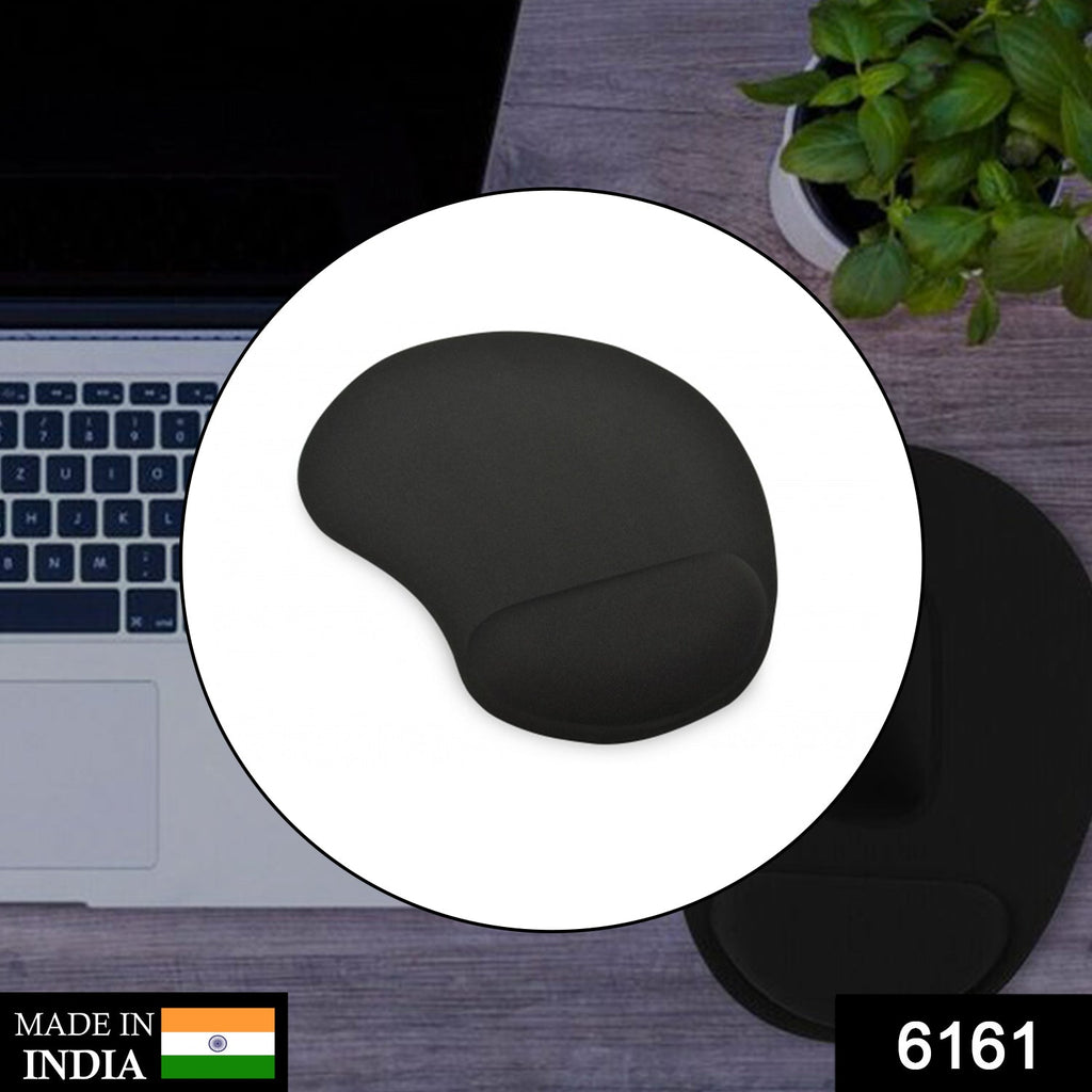 Ergonomic mouse pad with integrated wrist rest for daily use