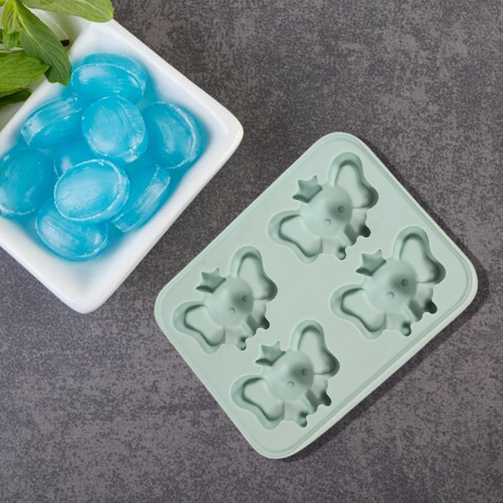 An overview of the durable food-grade silicone cartoon ice cube tray.