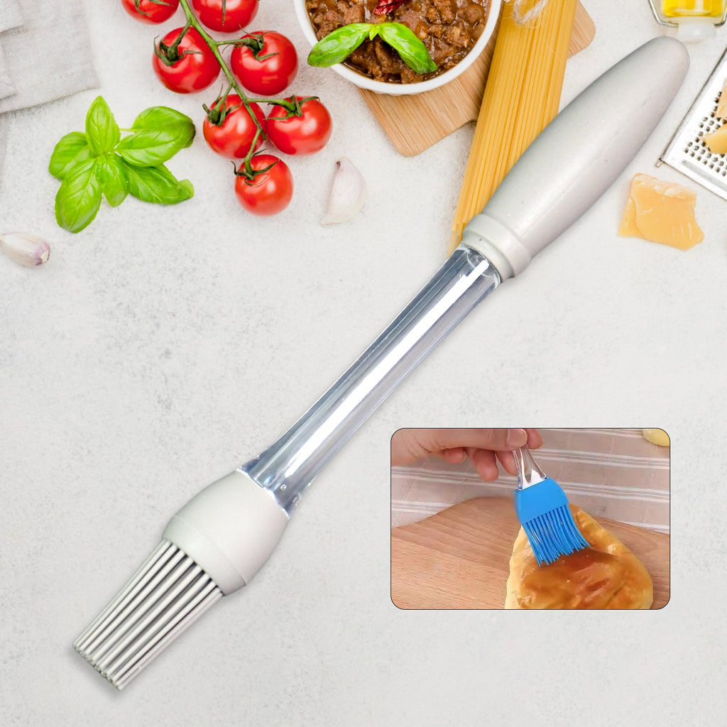 Silicone oil brush with liquid storage for easy oil spreading
