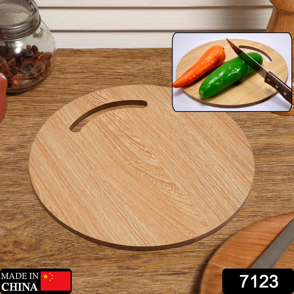 Wooden chopping board with handle made of bamboo for fruit and vegetable cutting