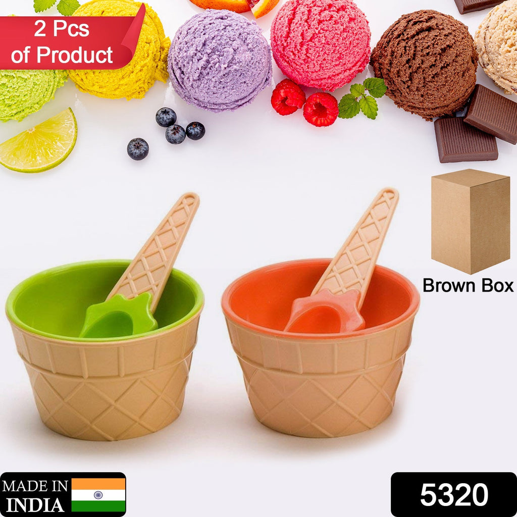 Close-up of the durable ice cream bowls set with two spoons.