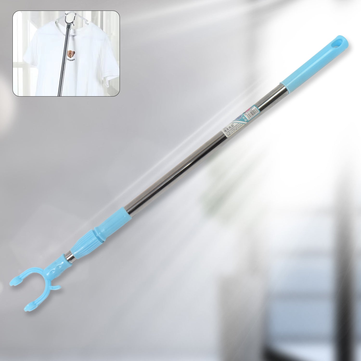 Close-up of the durable stainless steel hook on the extendable pole.