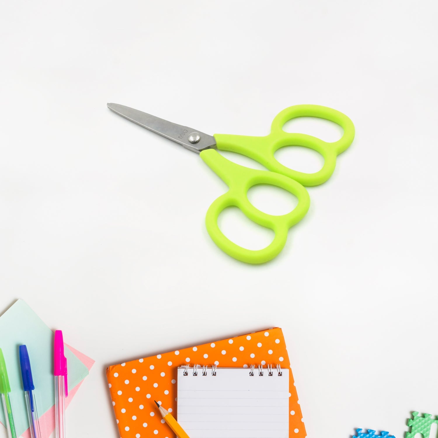 Front view of the multipurpose double grip scissors by Cisora.