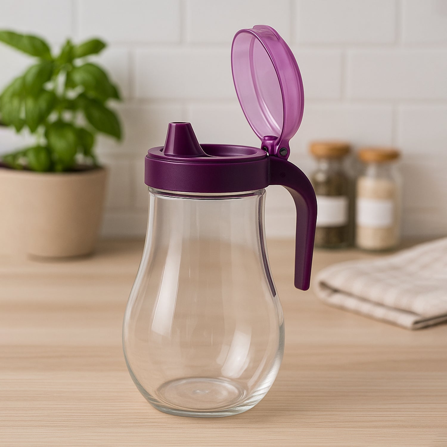 Oil and juice pourer bottle with leakproof cap and ergonomic handle