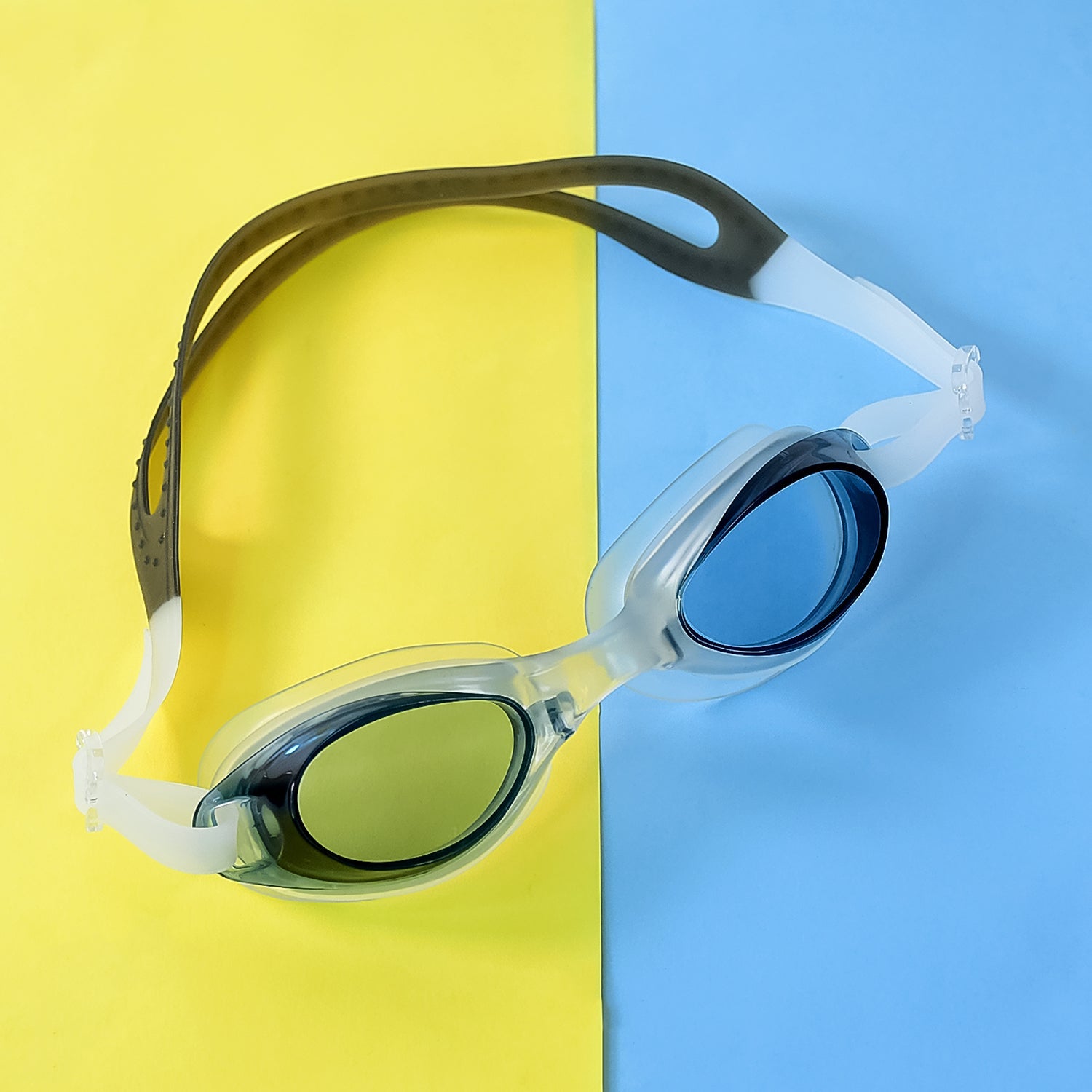 Aqua Glow anti-fog swimming goggles from Konex