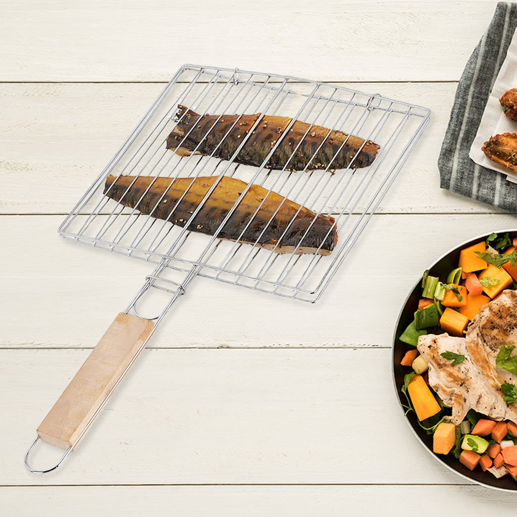 Close-up of the foldable non-stick mesh of the portable barbecue grill.