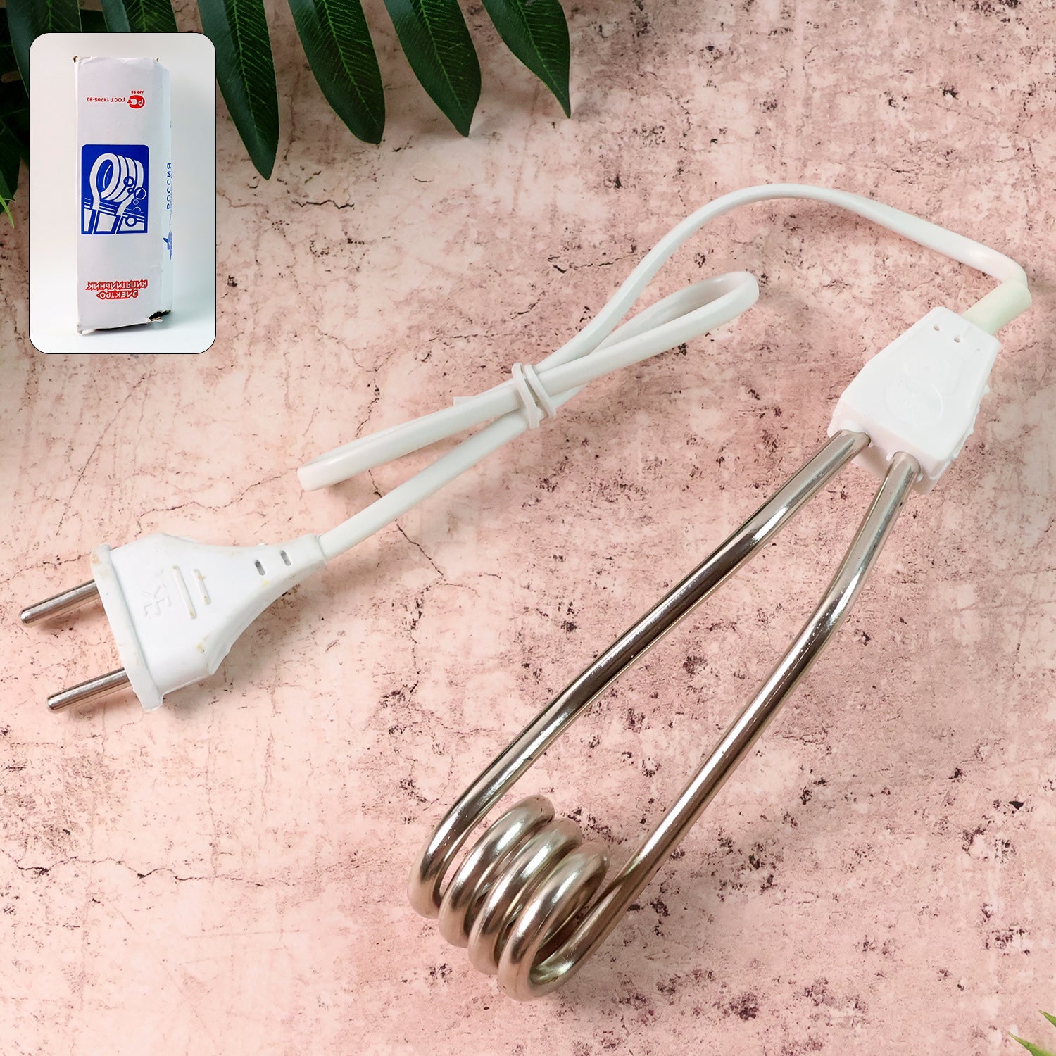 Immersion water heater rod with a safe handle and power cord