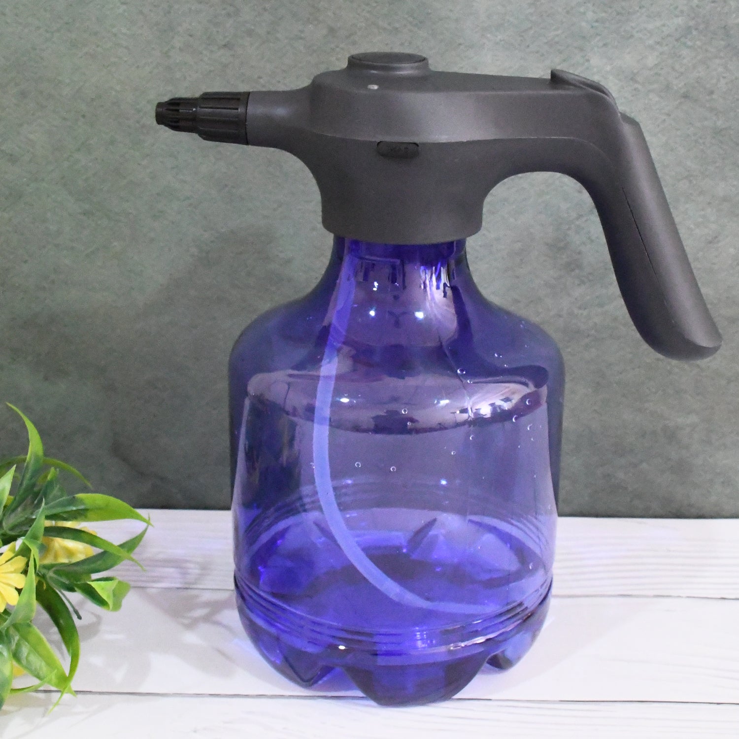  3L electric garden sprayer in white, ready for automatic watering of plants.