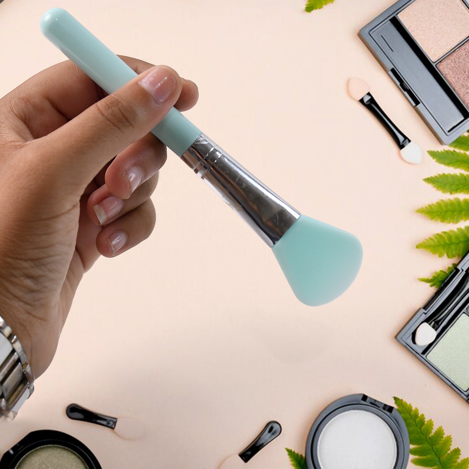 Hygienic soft silicone brush ideal for clay and gel face masks