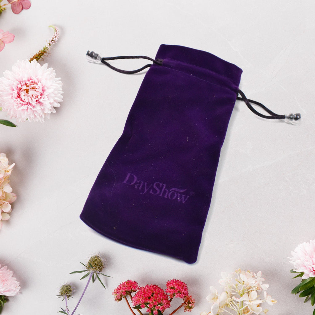 Small fancy drawstring gift bag in a lovely pattern, 18x7 cm, for elegant gifting.