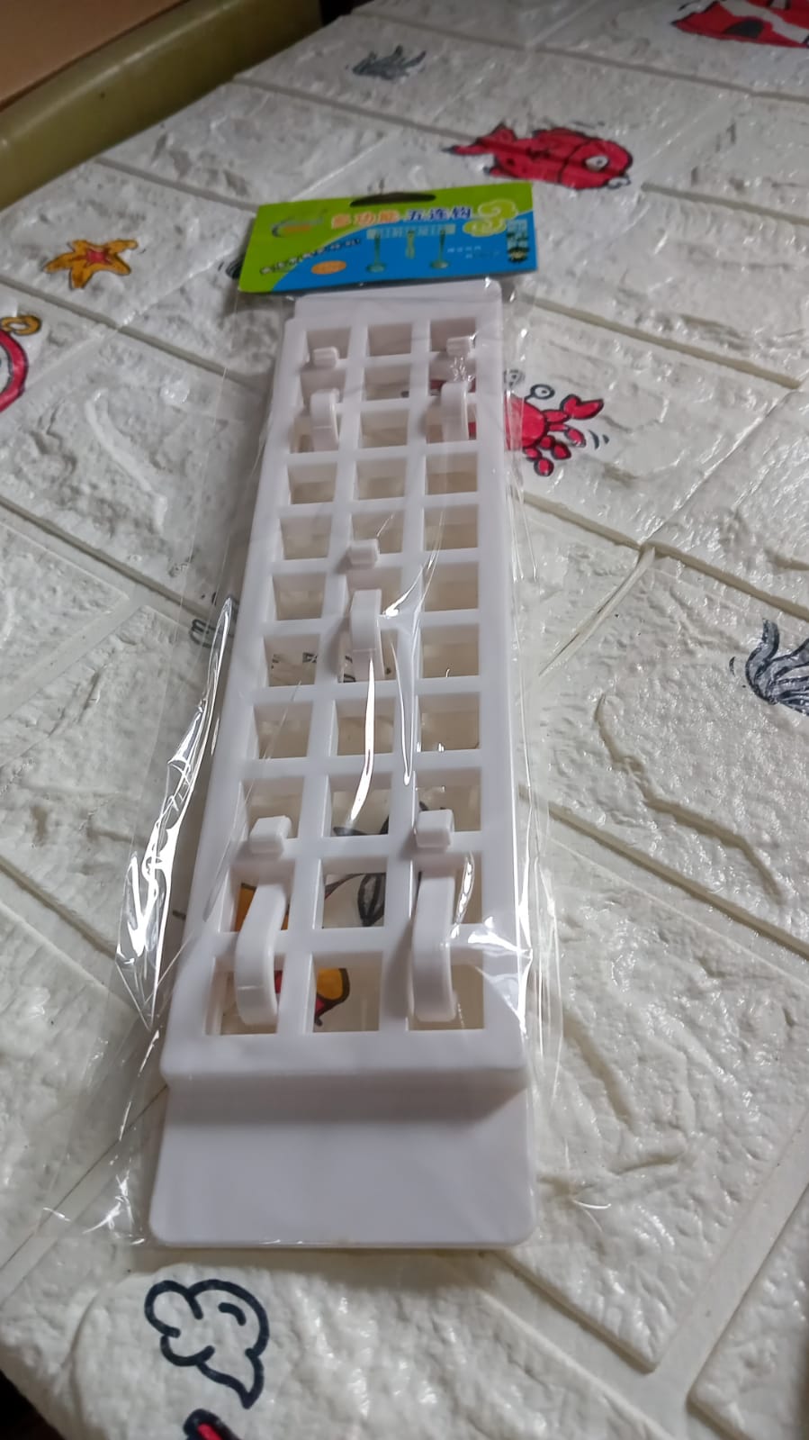 Packaging view of the Bathora plastic hanger hook, showing installation instructions.