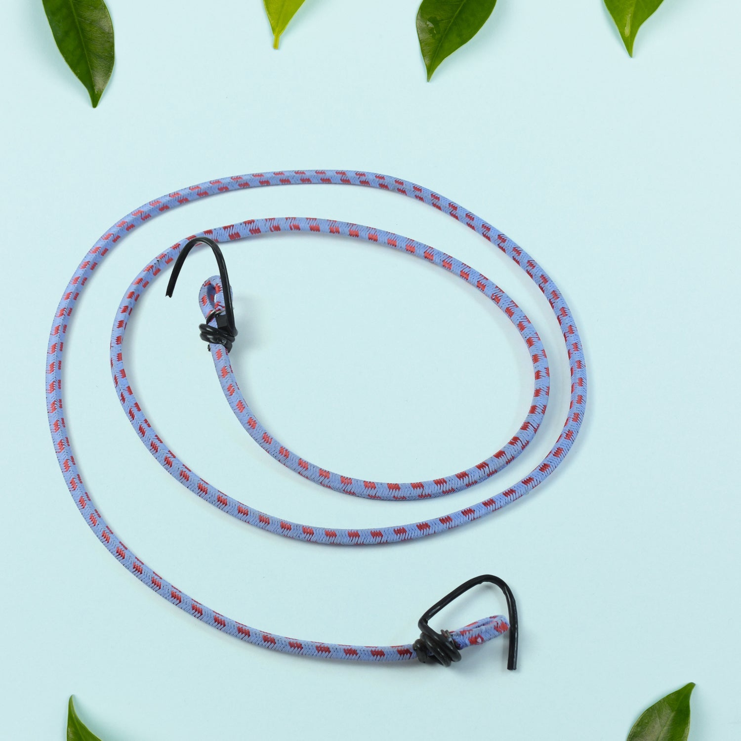 Close-up of the high-strength elastic rope and robust plastic clasp hook.