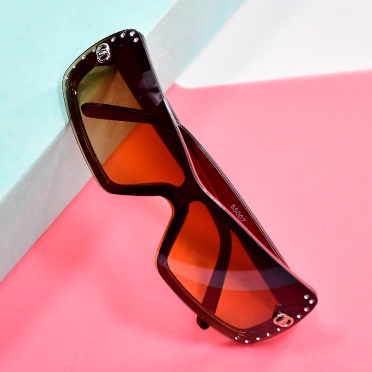 Classic Retro Driving Sunglasses with dark lenses, offering a timeless vintage appeal.