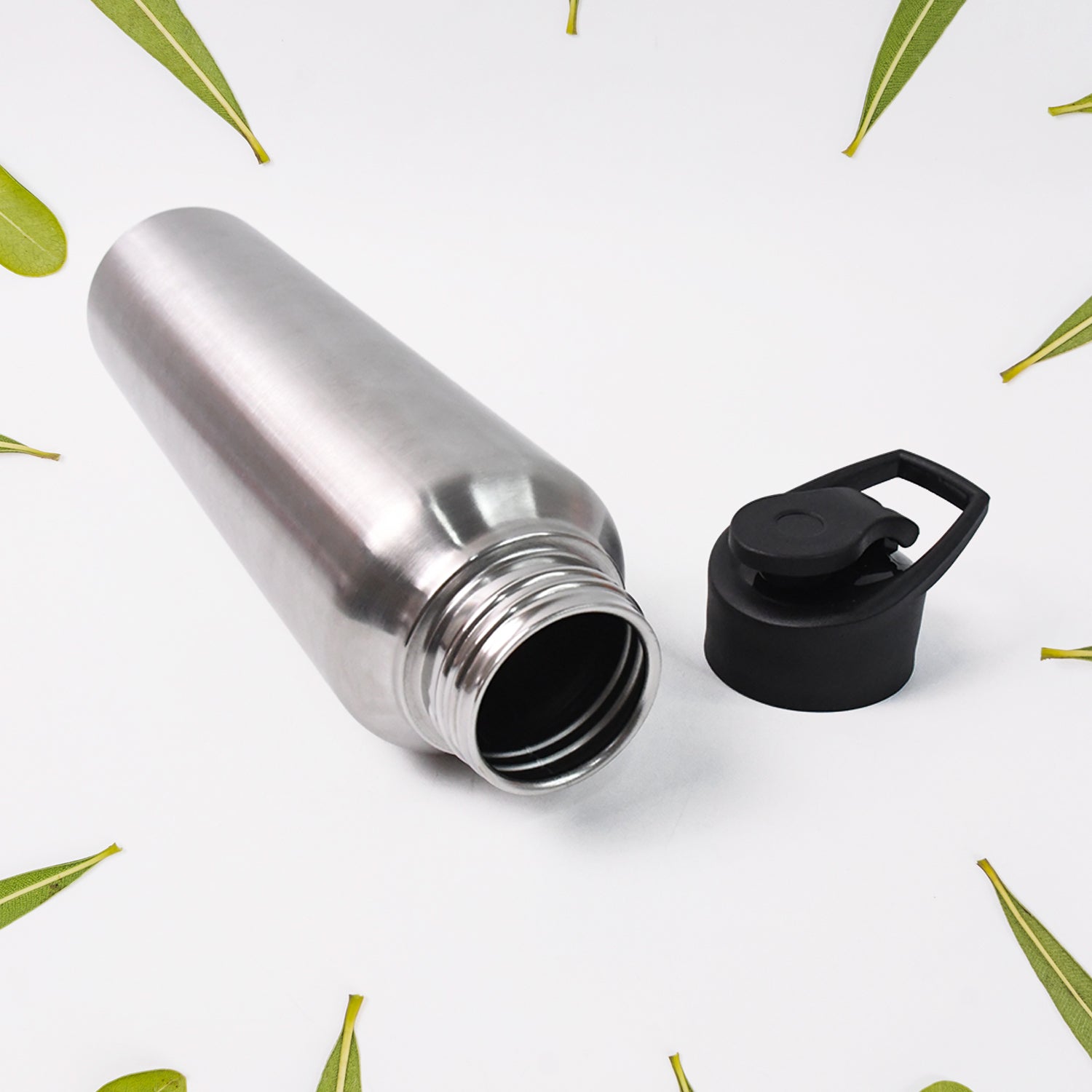 Close-up detail of leakproof cap on Stainless Steel Water Bottle 1000ML