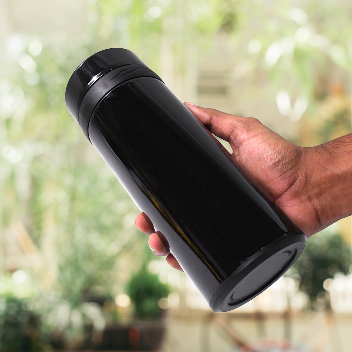 Double-walled stainless steel thermos flask bottle keeping drinks hot and cold