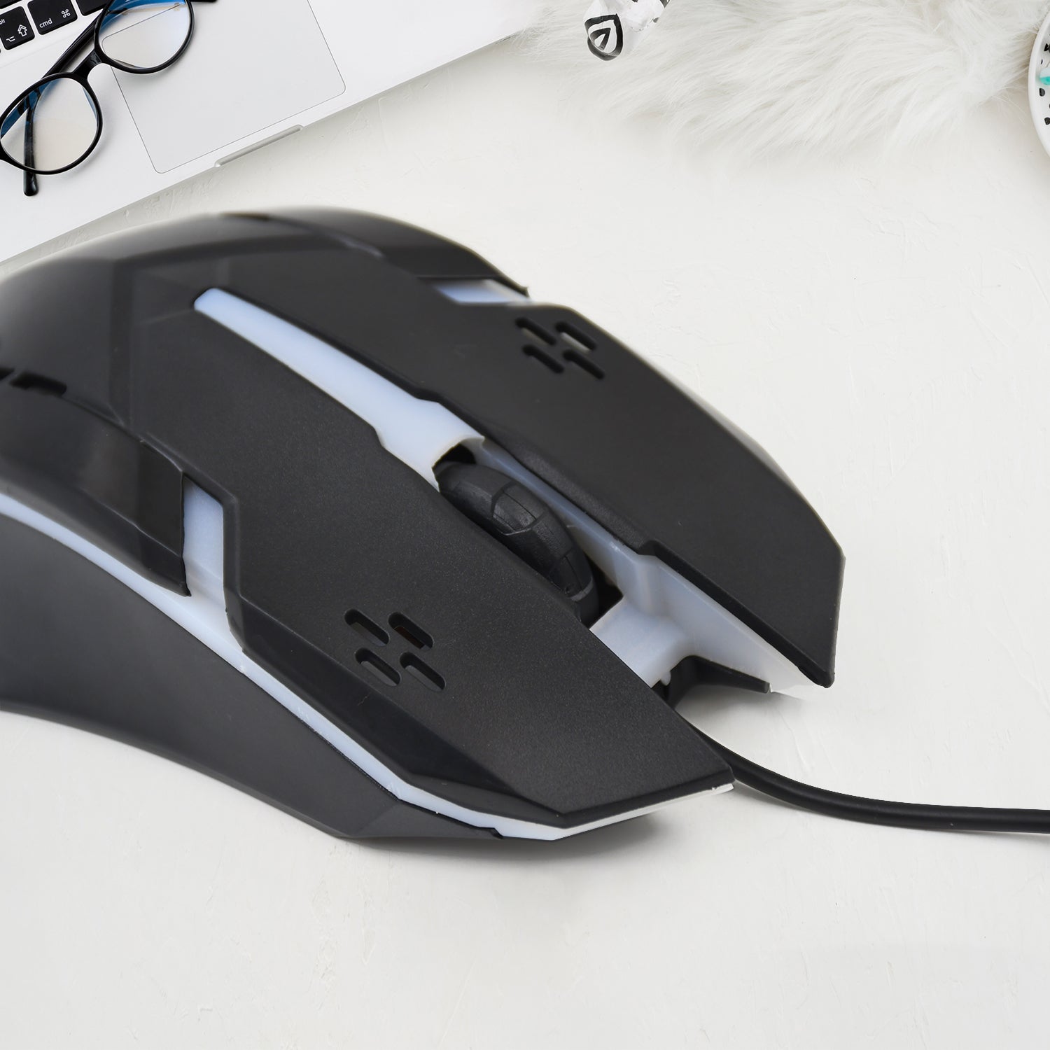 Side view of the USB wired optical mouse highlighting its ergonomic design.