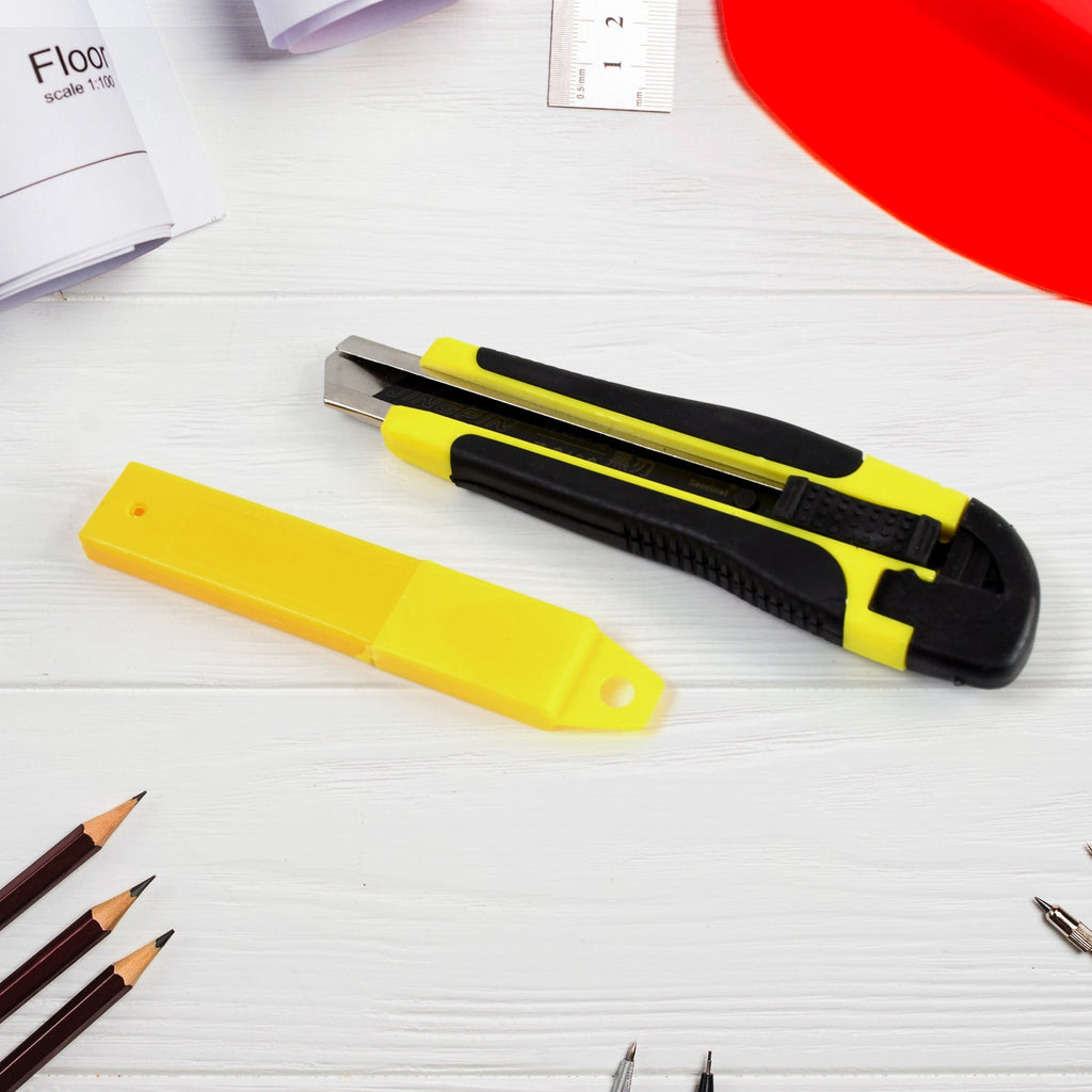 Heavy-duty cutter knife set with extended snap-off blade