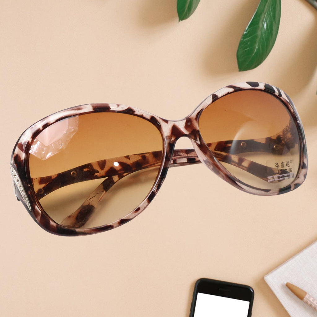 UV400 Sunglasses featuring a comfortable fit and durable hinges for long-lasting wear.