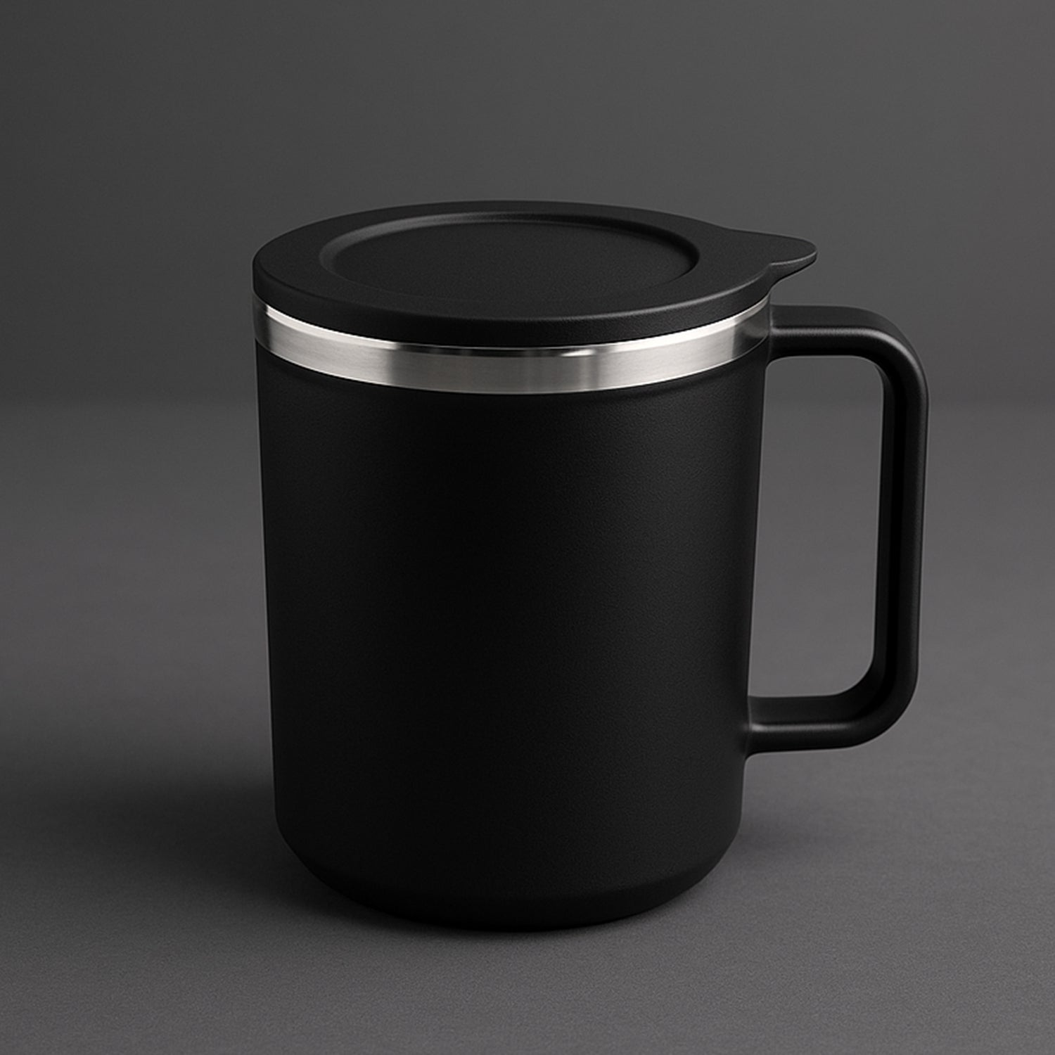 Ergonomic black insulated coffee mug with its soft-fit silicone lid, ideal for daily use.