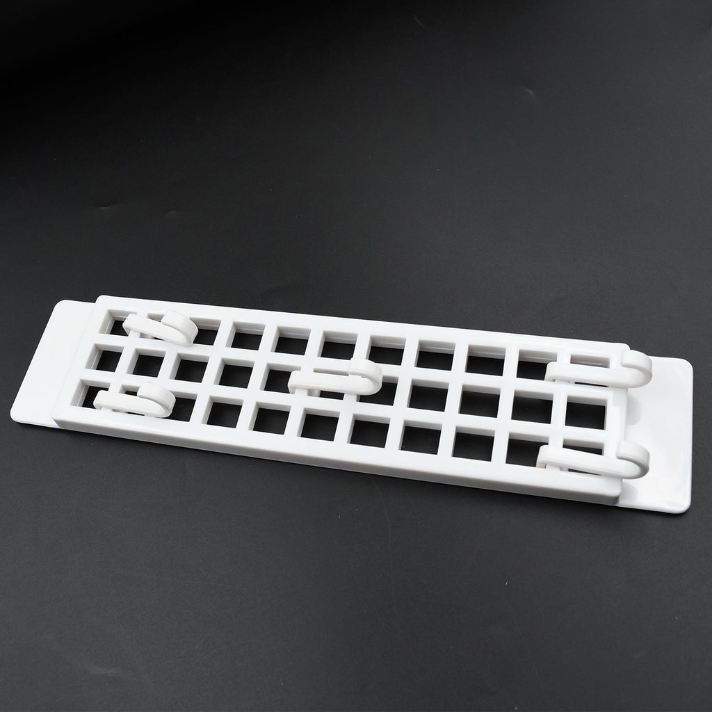 Detail of the 5-spin design on the plastic wardrobe hook, showcasing its functionality.