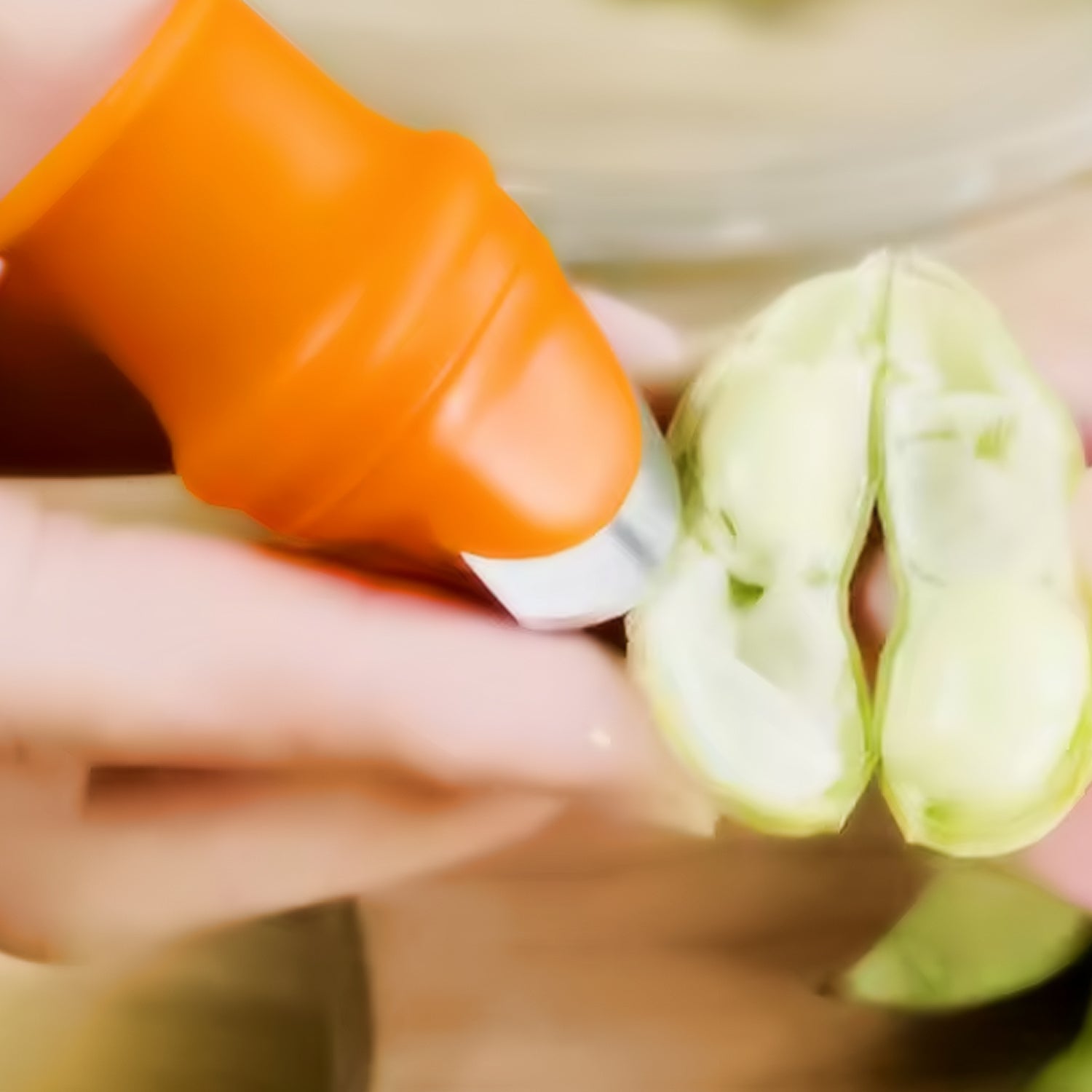 Compact thumb knife cutter with ergonomic soft silicone guard