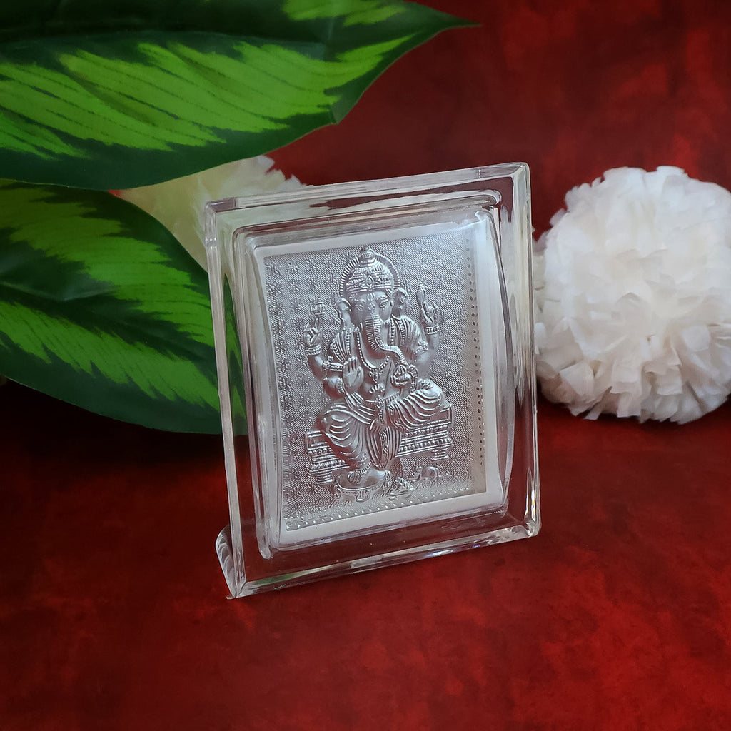 Video showcasing features of silver-plated Lord Ganesha photo frame