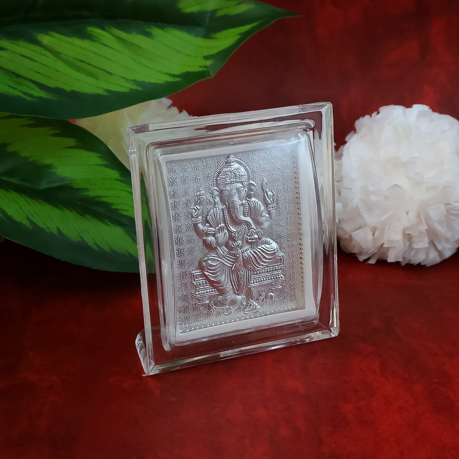 Video showcasing features of silver-plated Lord Ganesha photo frame