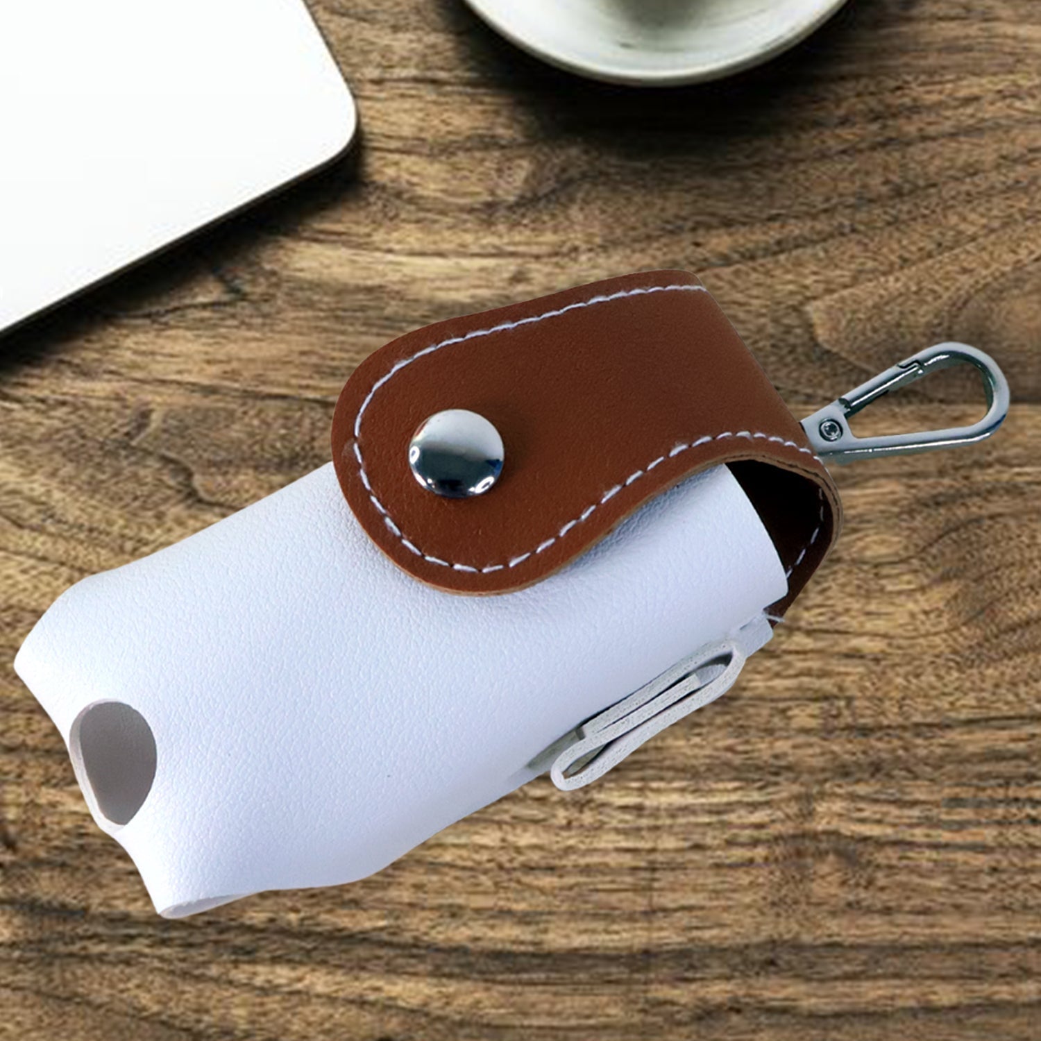 Compact golf accessory pouch for storing tees and small items