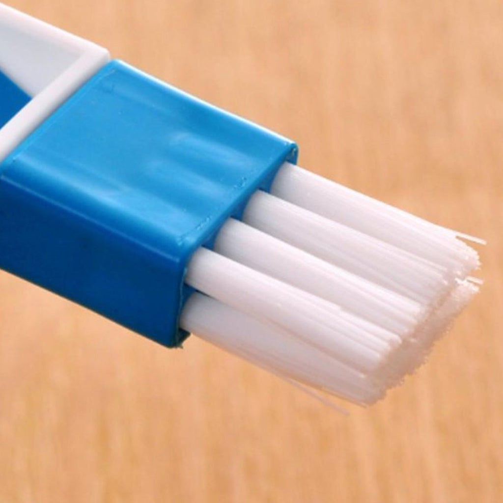 The convenient mini dustpan seamlessly integrated with the cleaning brush handle for easy debris collection.