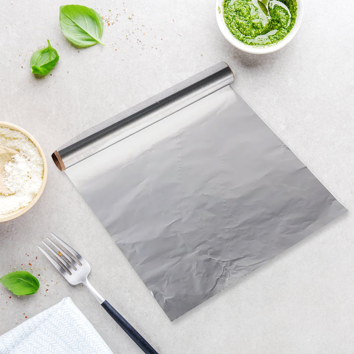 Hygienic food-grade aluminum foil roll, 72 meters, ideal for grilling and baking.