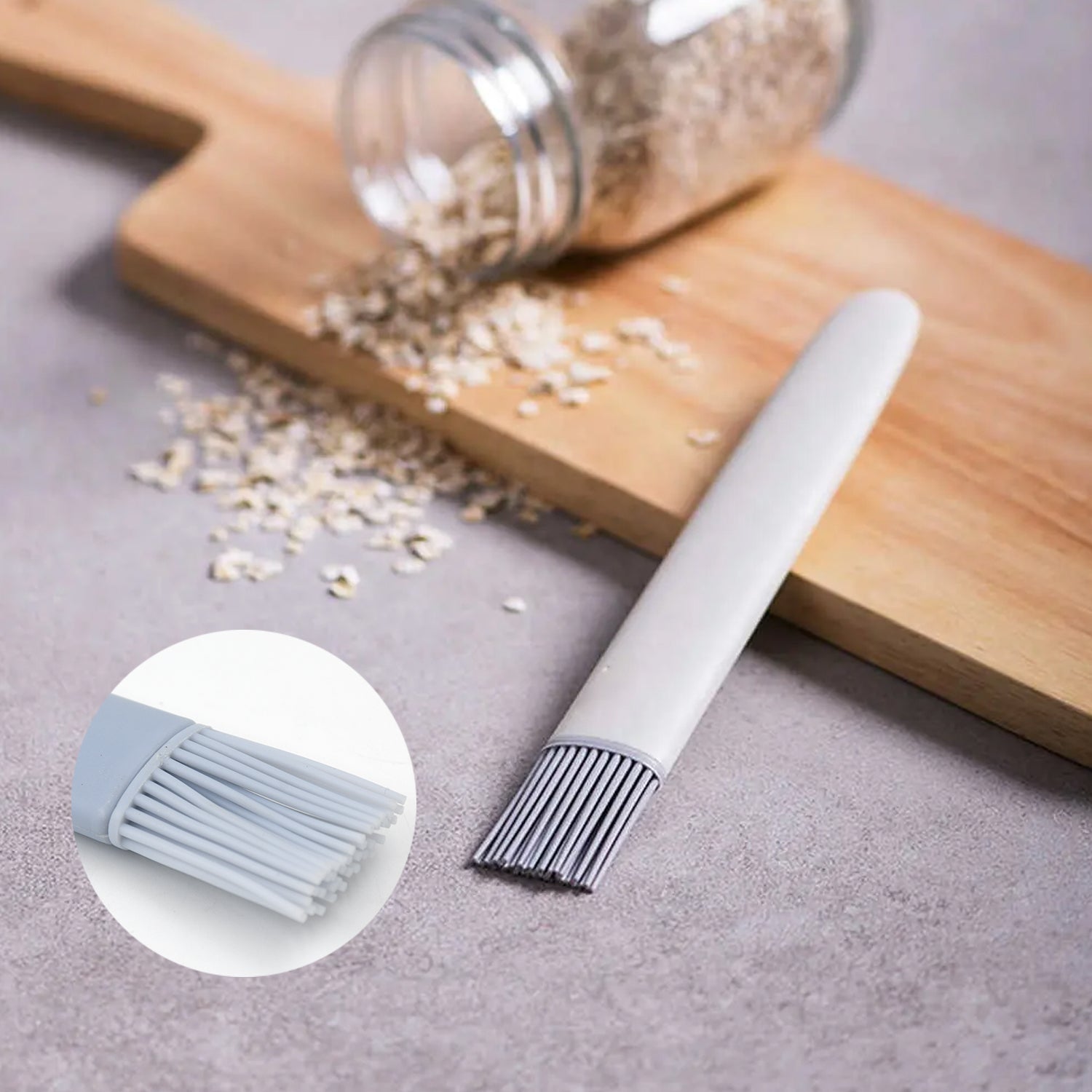 Versatile silicone oil brush perfect for cooking, baking, and grilling tasks.