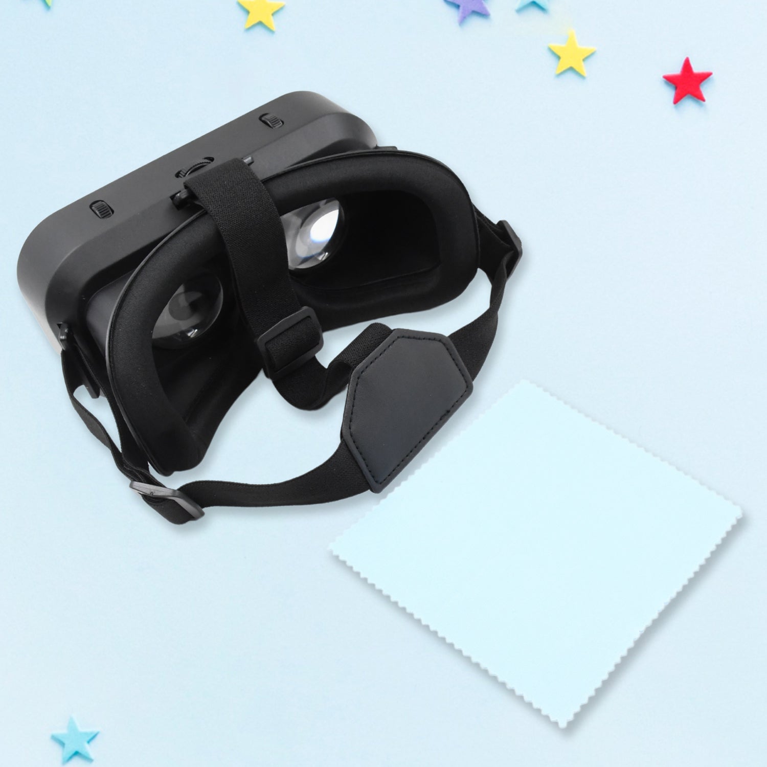 Virtual Reality headset providing immersive mobile VR experience
