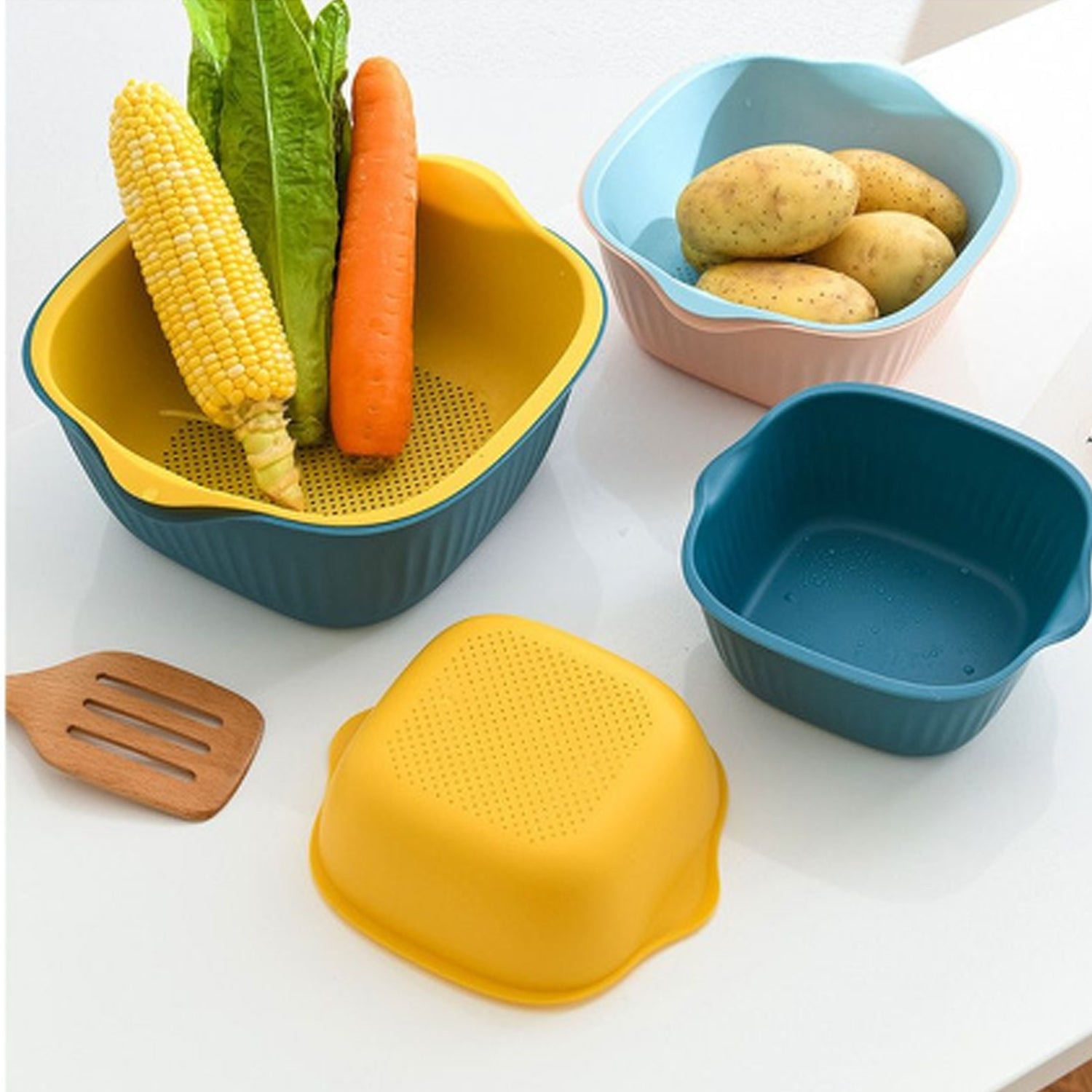 Set of two plastic washing bowls for efficient draining.