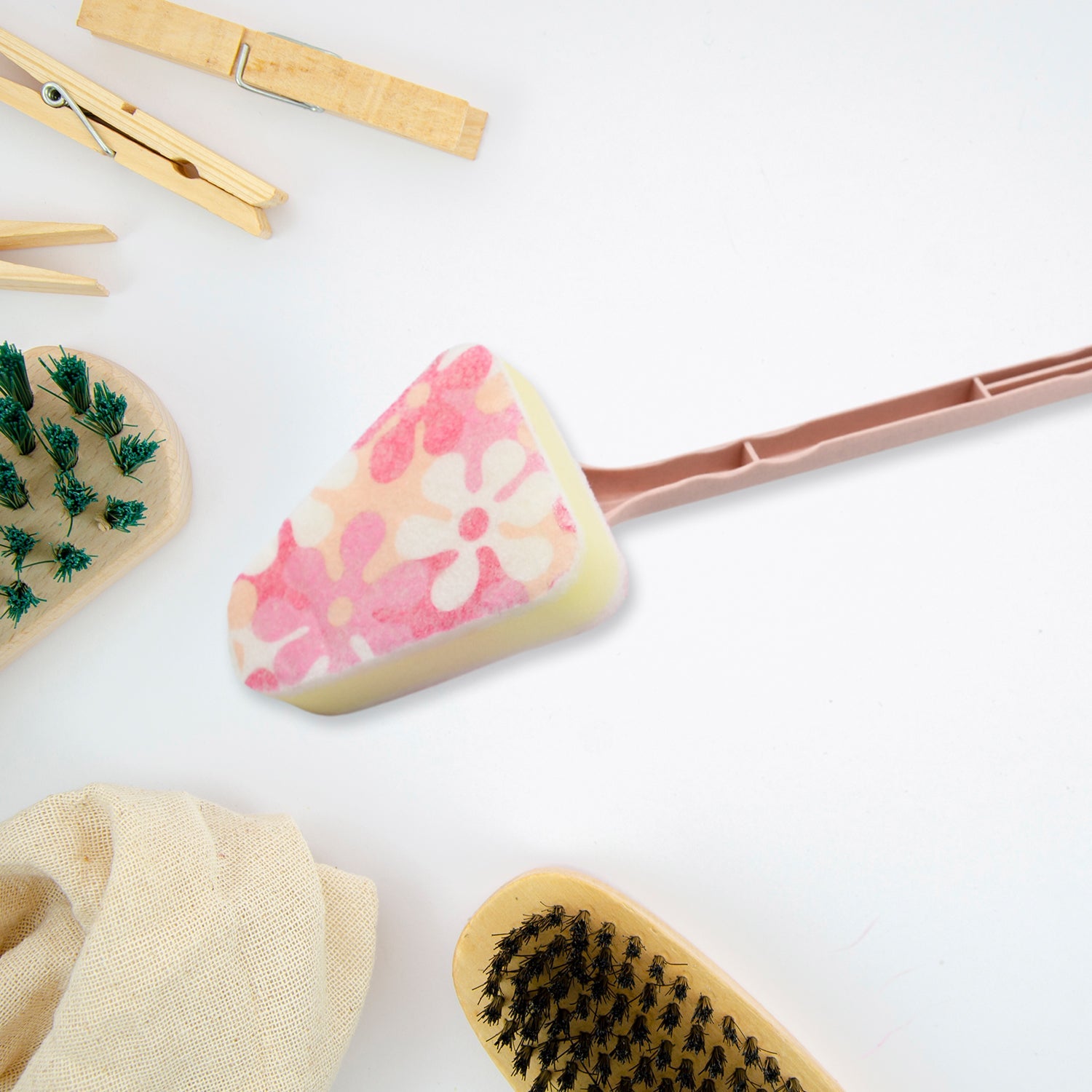 Close-up of the durable bristles on the long-handle cleaning brush.