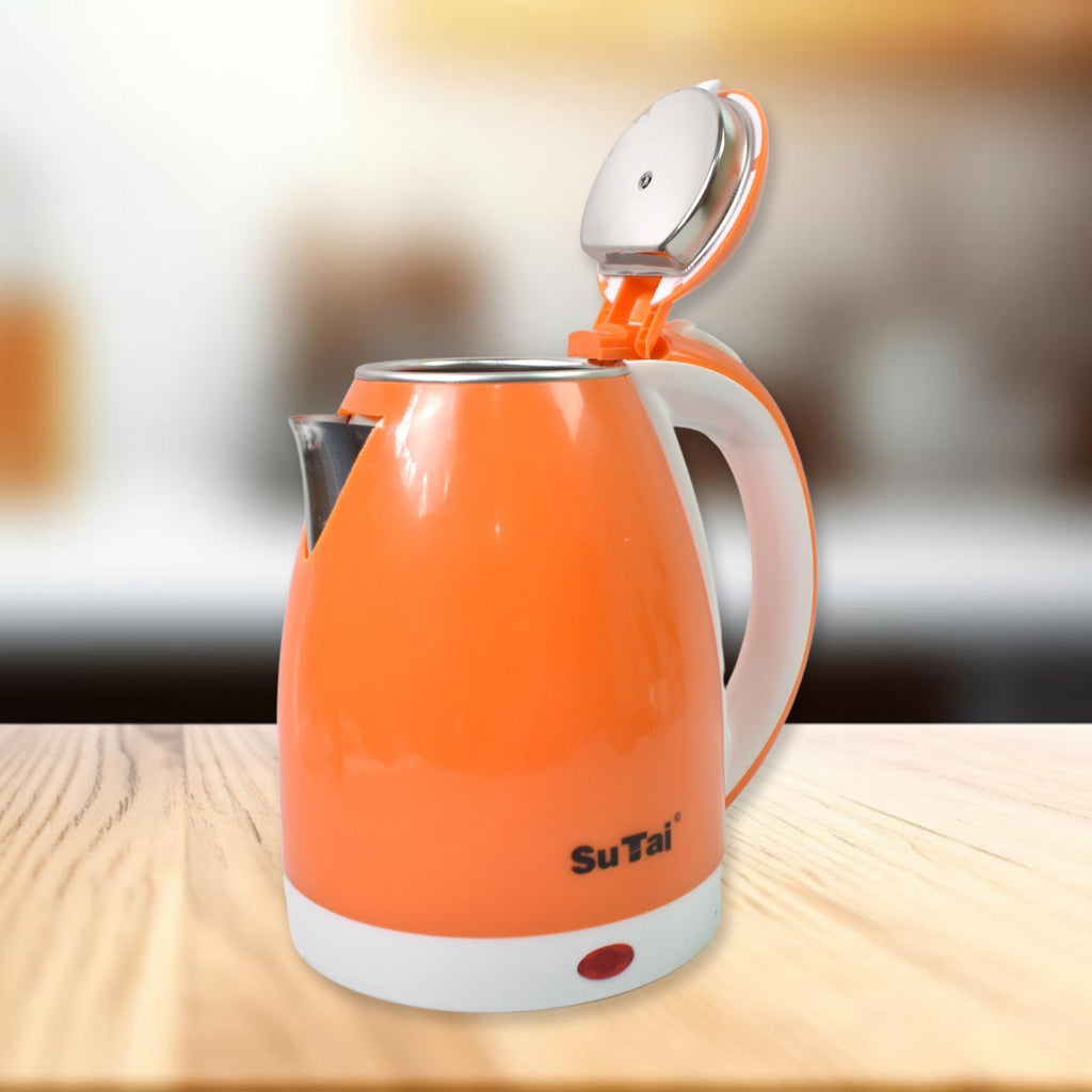 Siplix electric kettle rapidly boiling water, highlighting its fast heating capability.