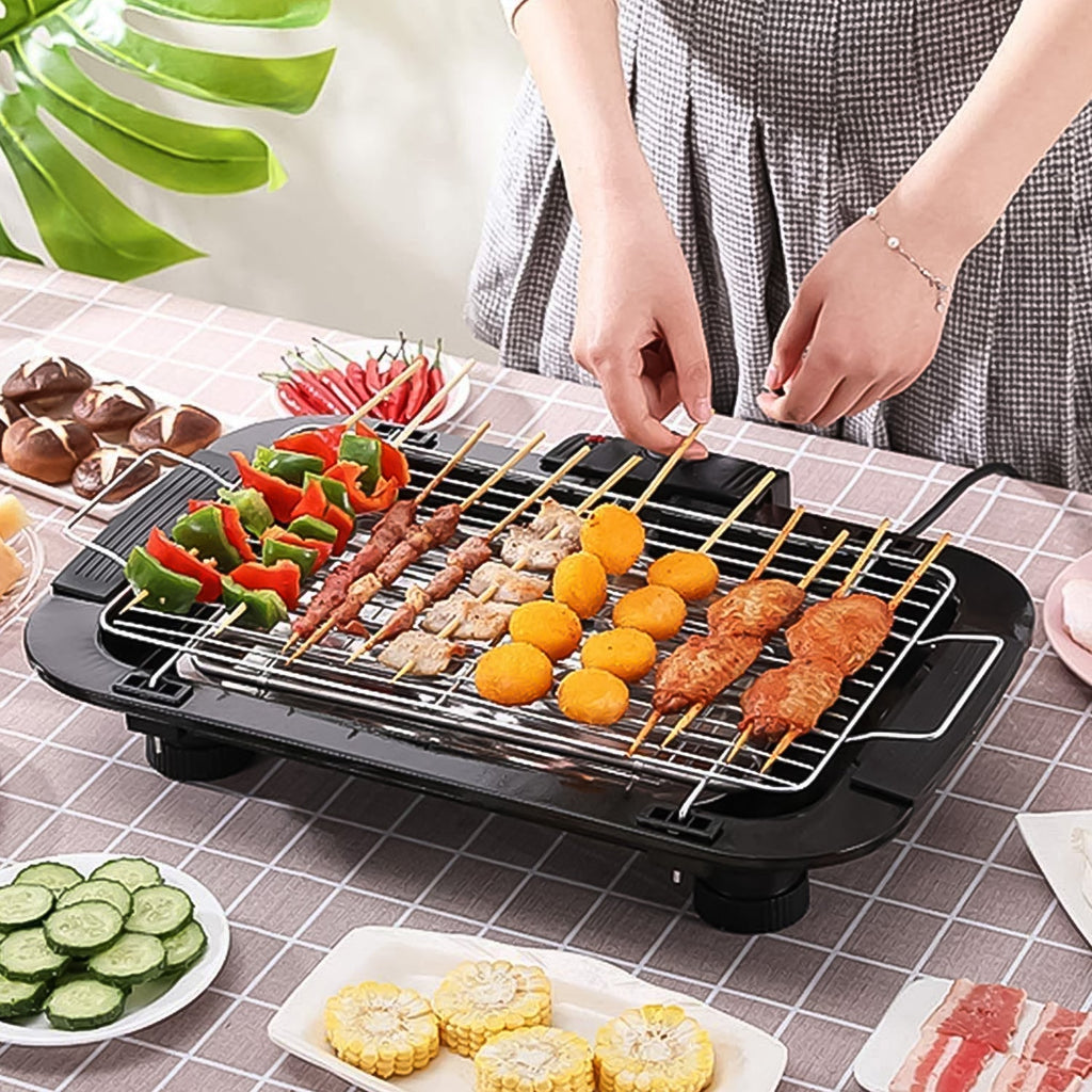Non-stick steel grill plate with cool-touch handles for easy and safe cooking.