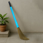 Telescopic plastic handle on expandable floor broom