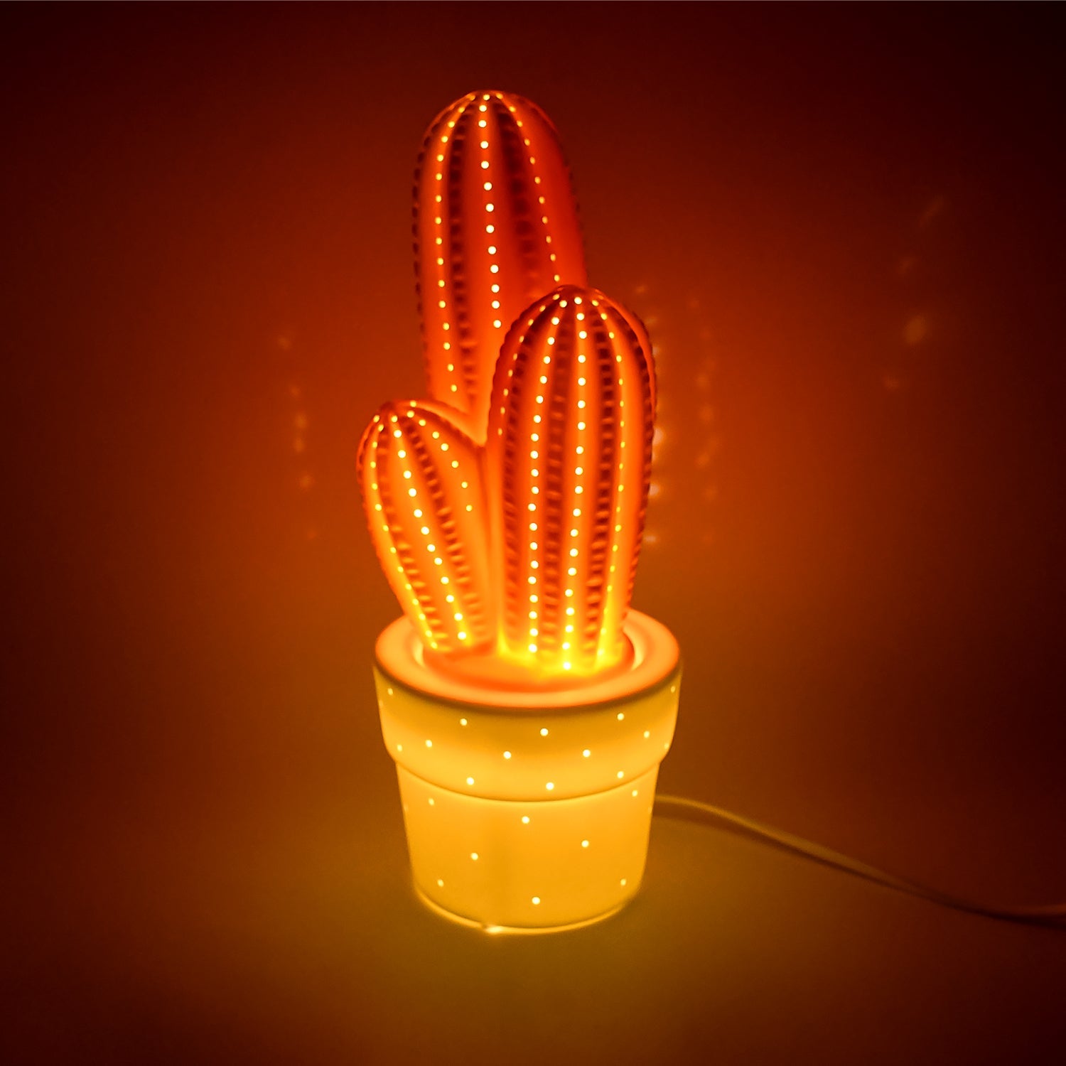 Big ceramic table lamp with elegant design for desk or table