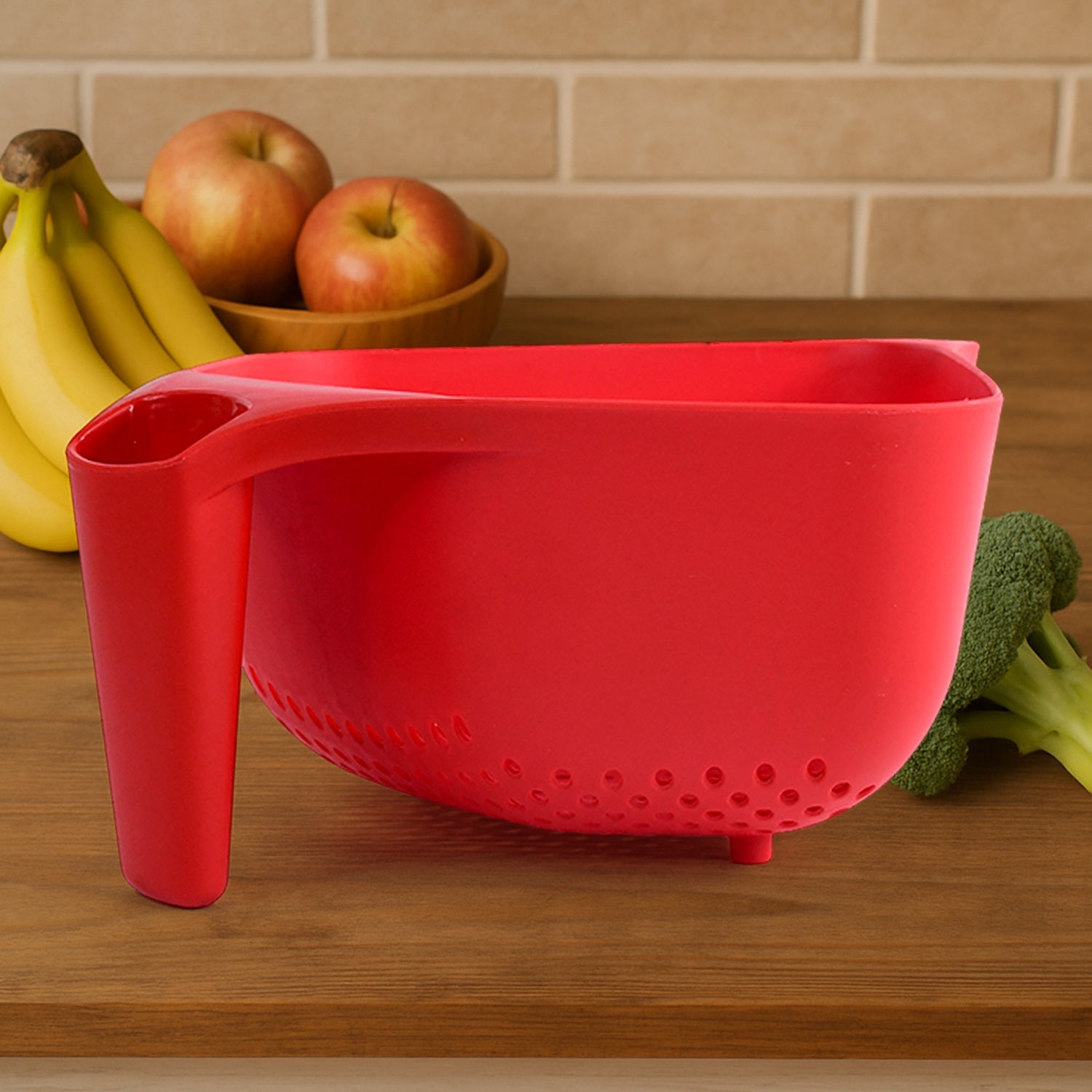 Plastic kitchen colander bowl designed for multi-purpose straining