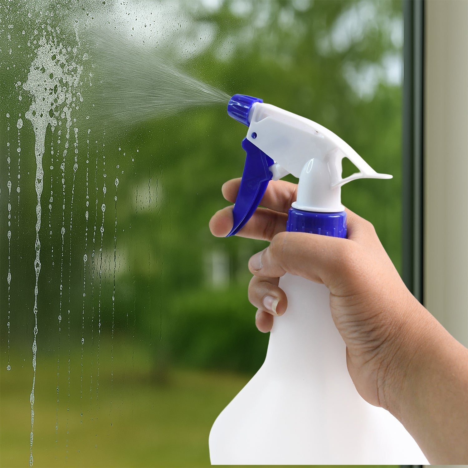 1L plastic trigger spray bottle with ergonomic design for multipurpose use