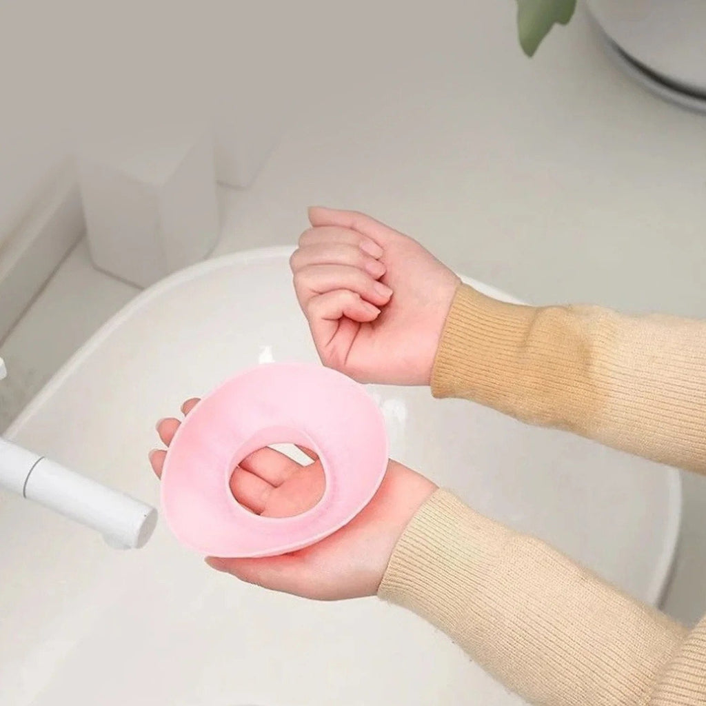 Silicone wrist water stopper preventing water runoff during washing