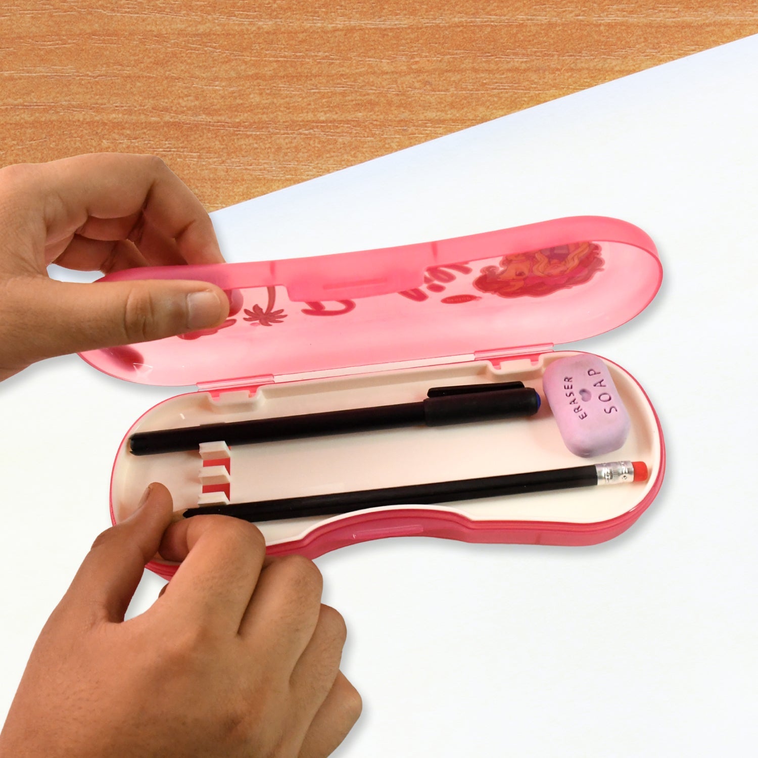 Compact compass box for kids made of lightweight BPA-free plastic