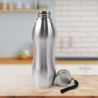 Vacuum insulated stainless steel water bottle for outdoor use