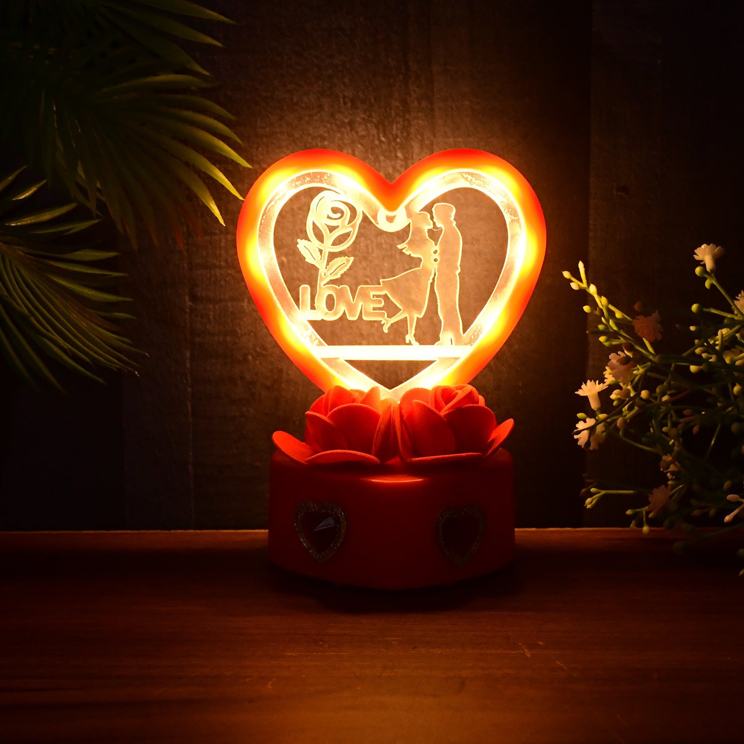 Heart-shaped Love Couple showpiece with visible product dimensions