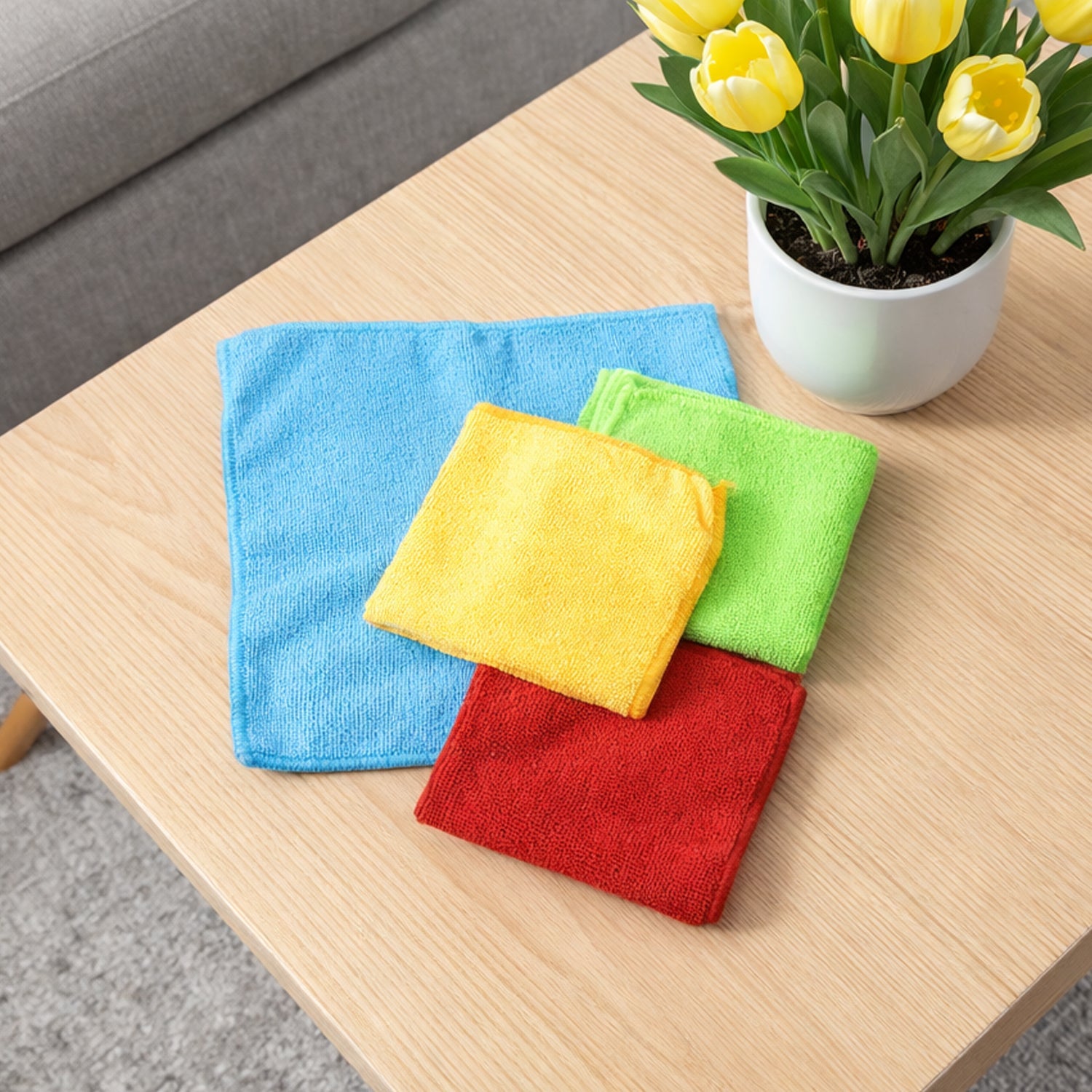 Microfiber dusting cloth set ideal for delicate surfaces