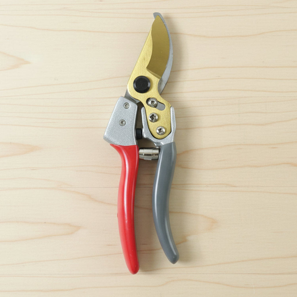 Garden cutting tool for small branches and stems