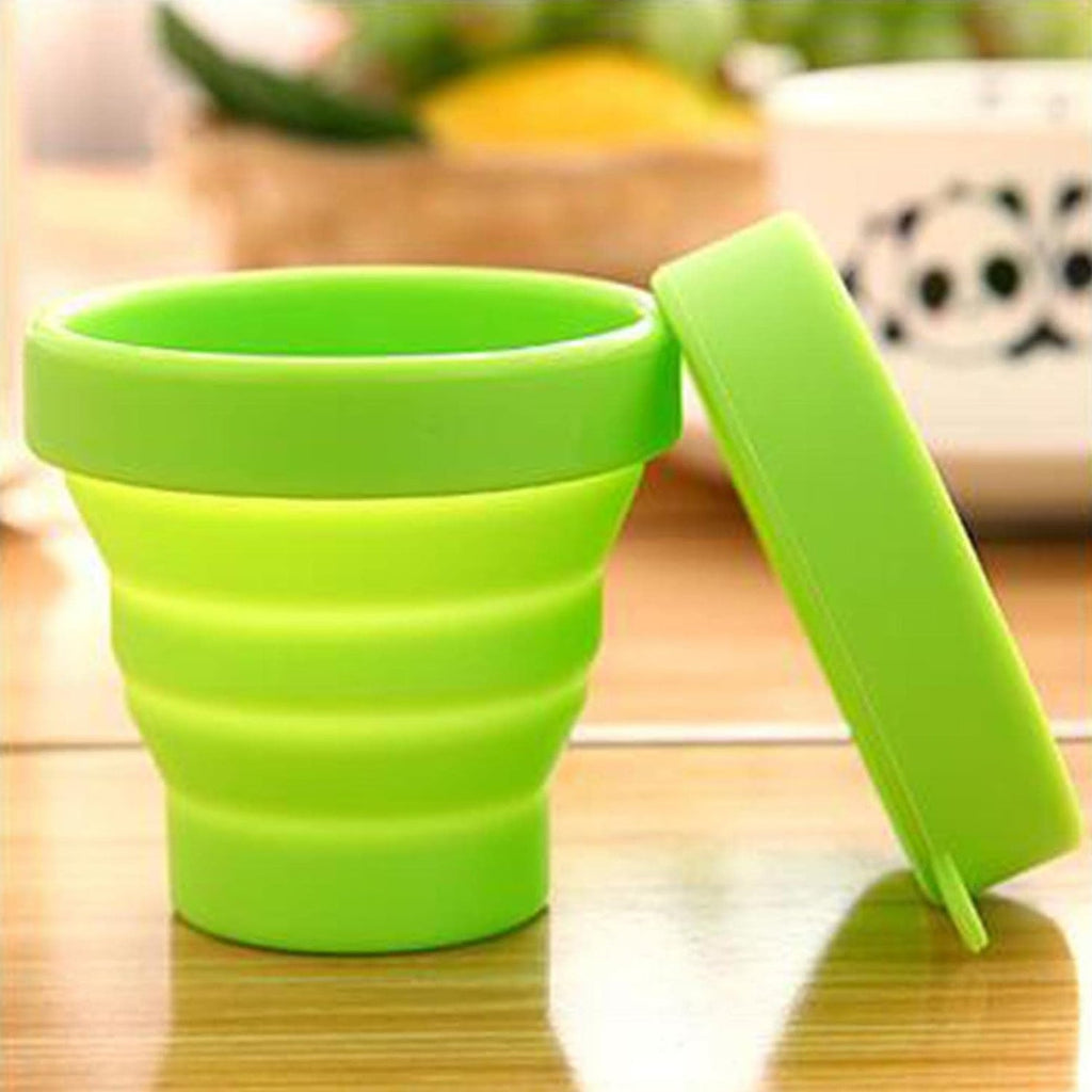 Round foldable silicone travel mug with a secure, leakproof lid.
