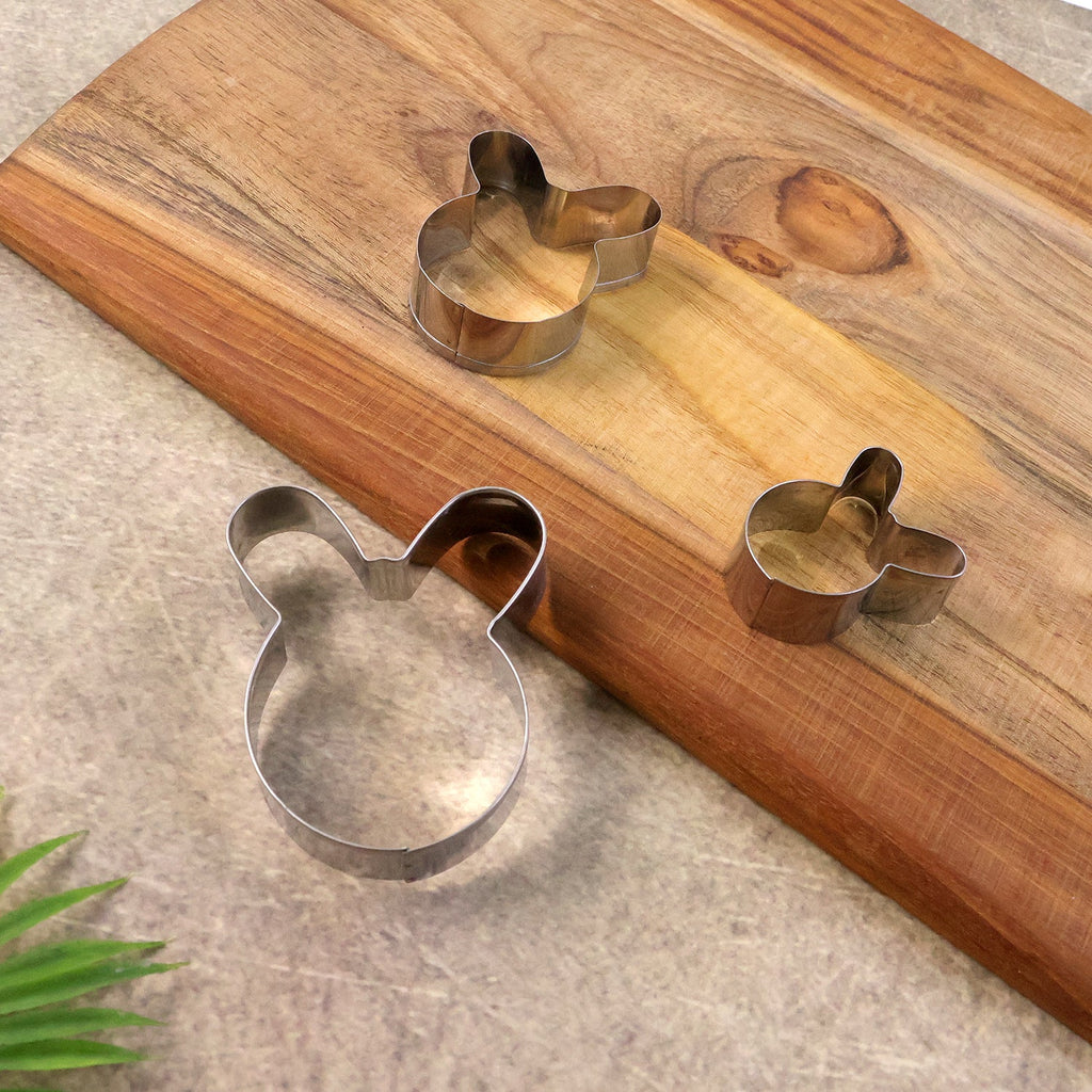 Unique house-shaped biscuit cutters for kidsÕ lunch boxes and snacks