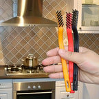 Ergonomic handles on the wire brushes and scrapers ensure comfortable use.